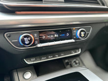 Cargar imagen en el visor de la galería, Audi Q5 Sportback Híbrida Modelo 2022
