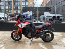 Cargar imagen en el visor de la galería, Ducati Multistrada V4 Modelo 2023
