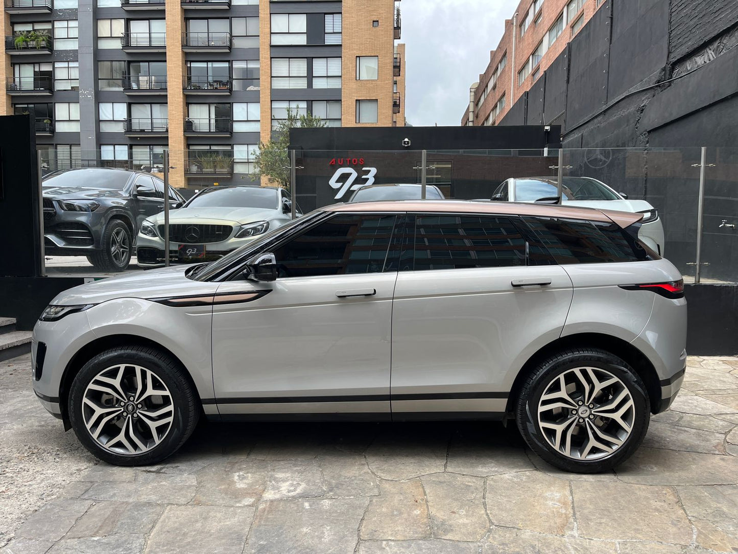 Land Rover Range Rover Evoque R-Dynamic Bronze Modelo 2023