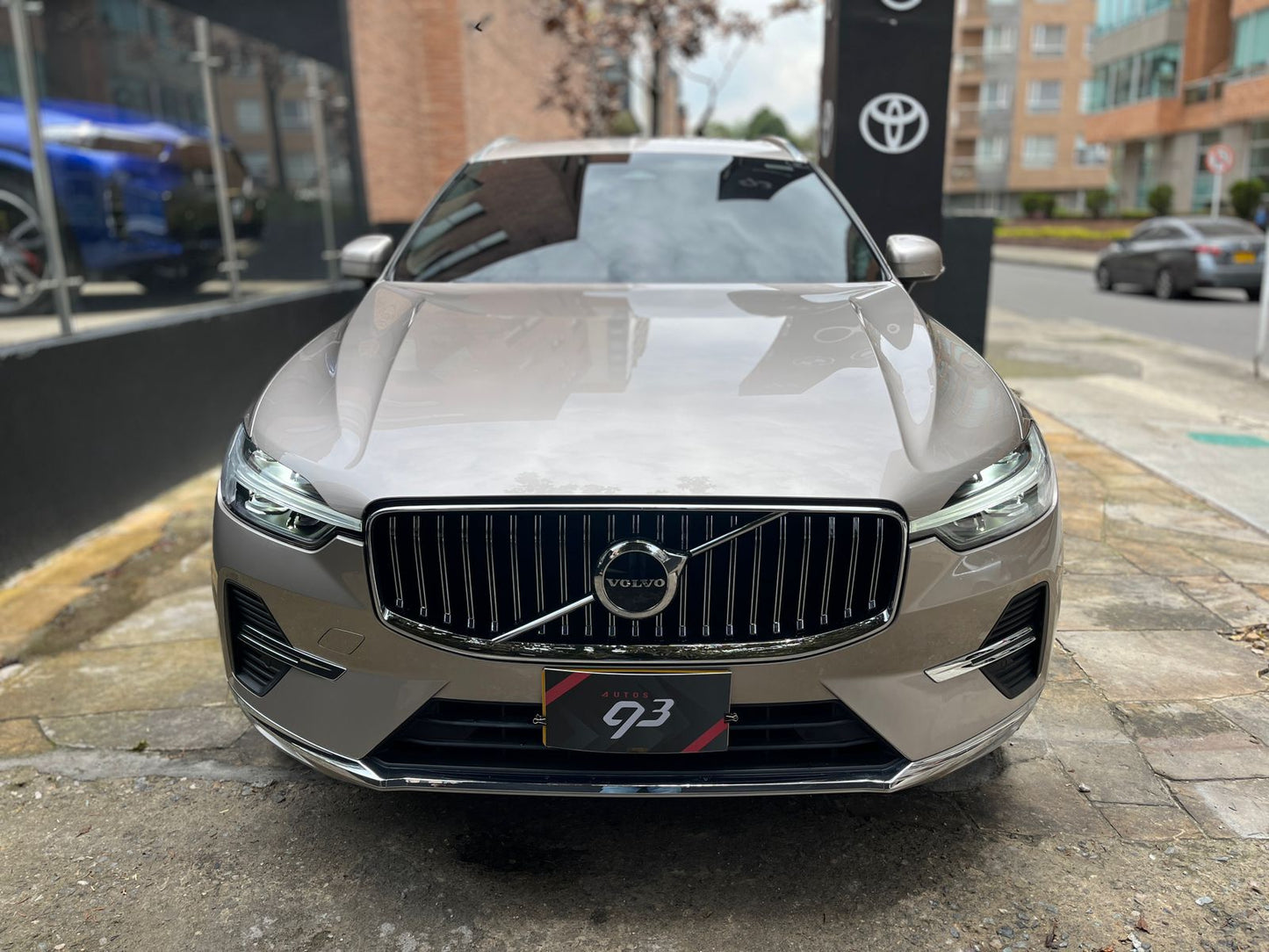 Volvo XC60 T8 Recharge Modelo 2025 - Autos 93