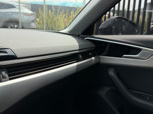 Cargar imagen en el visor de la galería, Audi A4 MHEV - Autos 93
