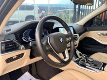 Cargar imagen en el visor de la galería, BMW 330e Modelo 2022
