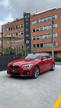 Cargar imagen en el visor de la galería, BMW 120I Paquete M Modelo 2019
