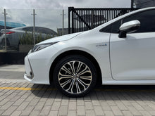 Cargar imagen en el visor de la galería, Toyota Corolla XEI Híbrido Modelo 2023
