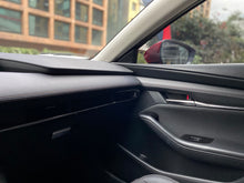 Cargar imagen en el visor de la galería, Mazda 3 Touring Híbrido Modelo 2025
