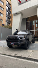 Cargar imagen en el visor de la galería, Toyota Tacoma TRD Pro Modelo 2020

