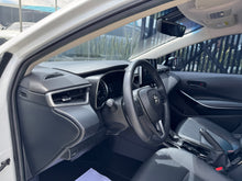 Cargar imagen en el visor de la galería, Toyota Corolla XEI Híbrido Modelo 2023
