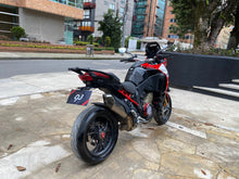 Cargar imagen en el visor de la galería, Ducati Multistrada V4 Modelo 2023
