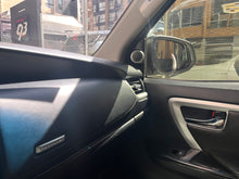 Cargar imagen en el visor de la galería, Toyota Fortuner Modelo 2017
