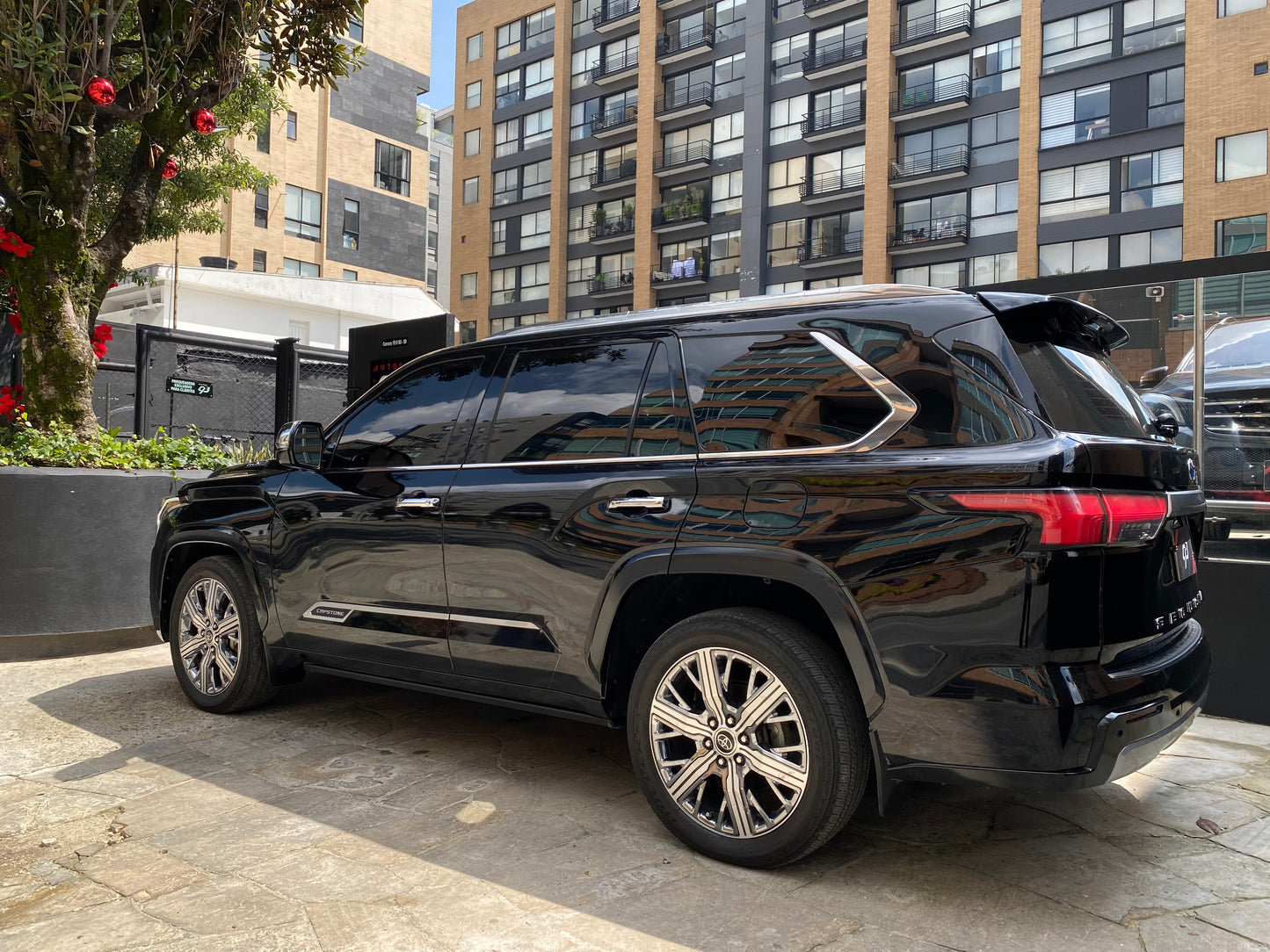 Toyota Sequoia Capstone Hibrida Blindada Modelo 2024 - Autos 93