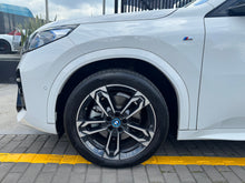Cargar imagen en el visor de la galería, BMW iX2 XDrive30 M Modelo 2025
