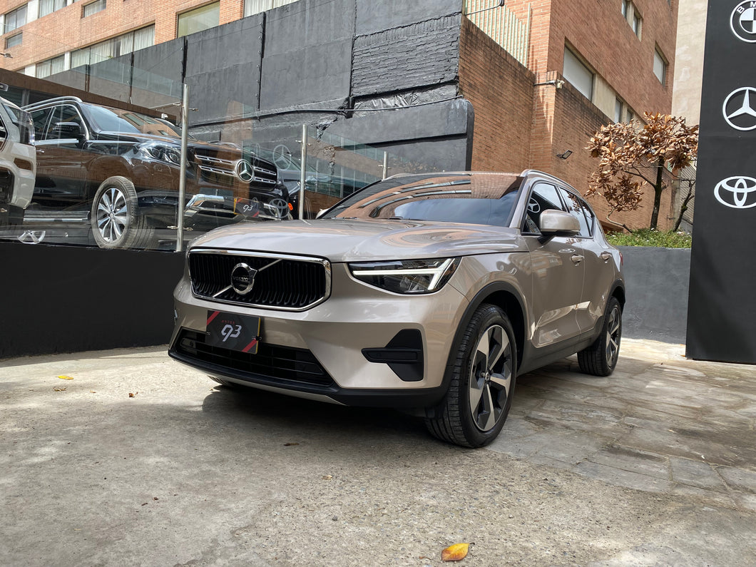 Volvo XC40 B4 Híbrido Modelo 2023