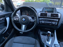 Cargar imagen en el visor de la galería, BMW 120I Paquete M Modelo 2017
