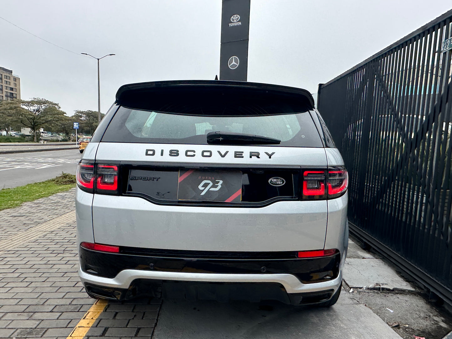 LAND ROVER DISCOVERY SPORT R-DYNAMIC HÍBRIDA (2023)