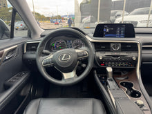 Cargar imagen en el visor de la galería, Lexus RX450h AWD Performance Híbrida

Modelo 2022
