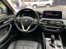 Cargar imagen en el visor de la galería, BMW 530E Modelo 2018
