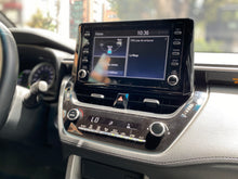 Cargar imagen en el visor de la galería, Toyota Corolla Cross XEI Híbrida Modelo 2022
