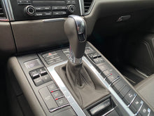 Cargar imagen en el visor de la galería, Porsche Macan GTS Modelo 2018
