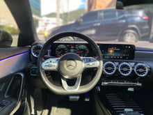 Cargar imagen en el visor de la galería, Mercedes-Benz CLA 180 Modelo 2022
