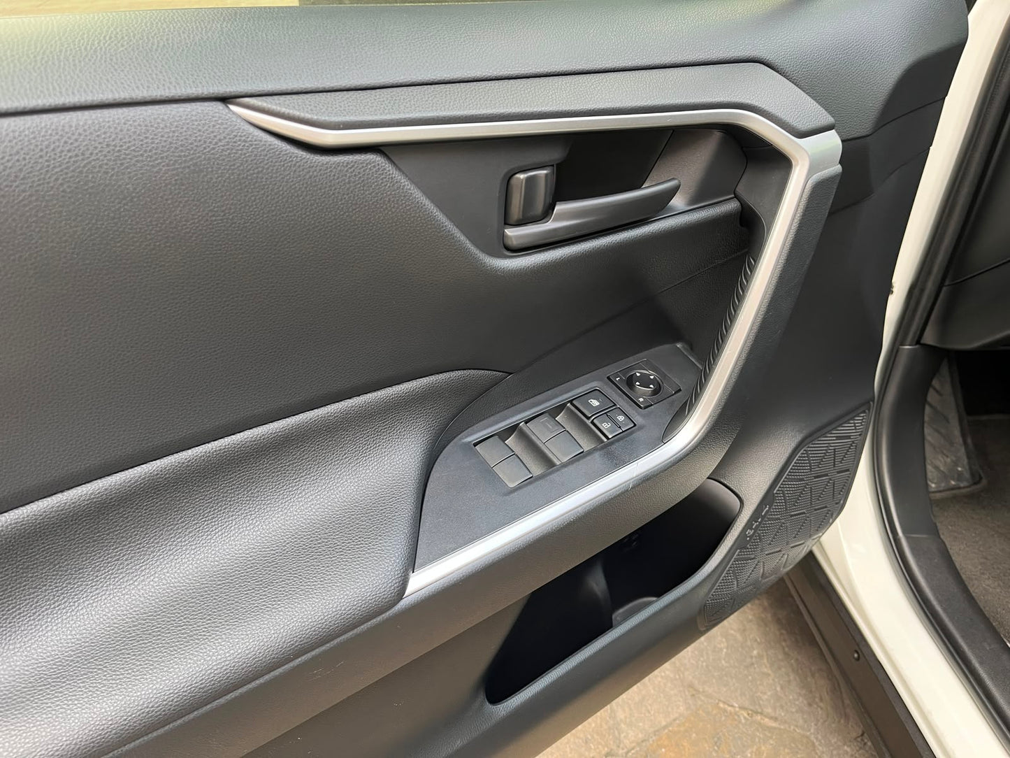Toyota RAV4 LE Hybrid Modelo 2024