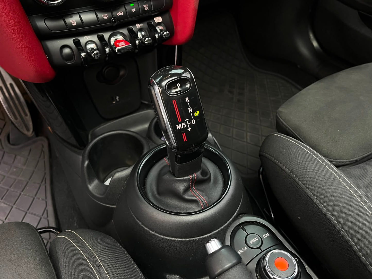MINI Cooper S Modelo 2019 JCW Style