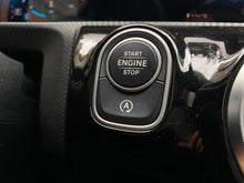 Cargar imagen en el visor de la galería, Mercedes-Benz A200 Sedan Modelo 2020
