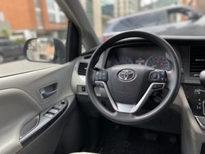 Toyota Sienna LE Modelo 2019