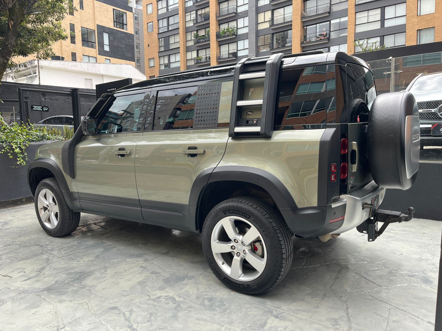 Land Rover Defender First Edition Modelo 2021
