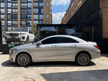 Cargar imagen en el visor de la galería, Mercedes-Benz CLA 180 Modelo 2019

