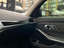Cargar imagen en el visor de la galería, BMW 330I Modelo 2019
