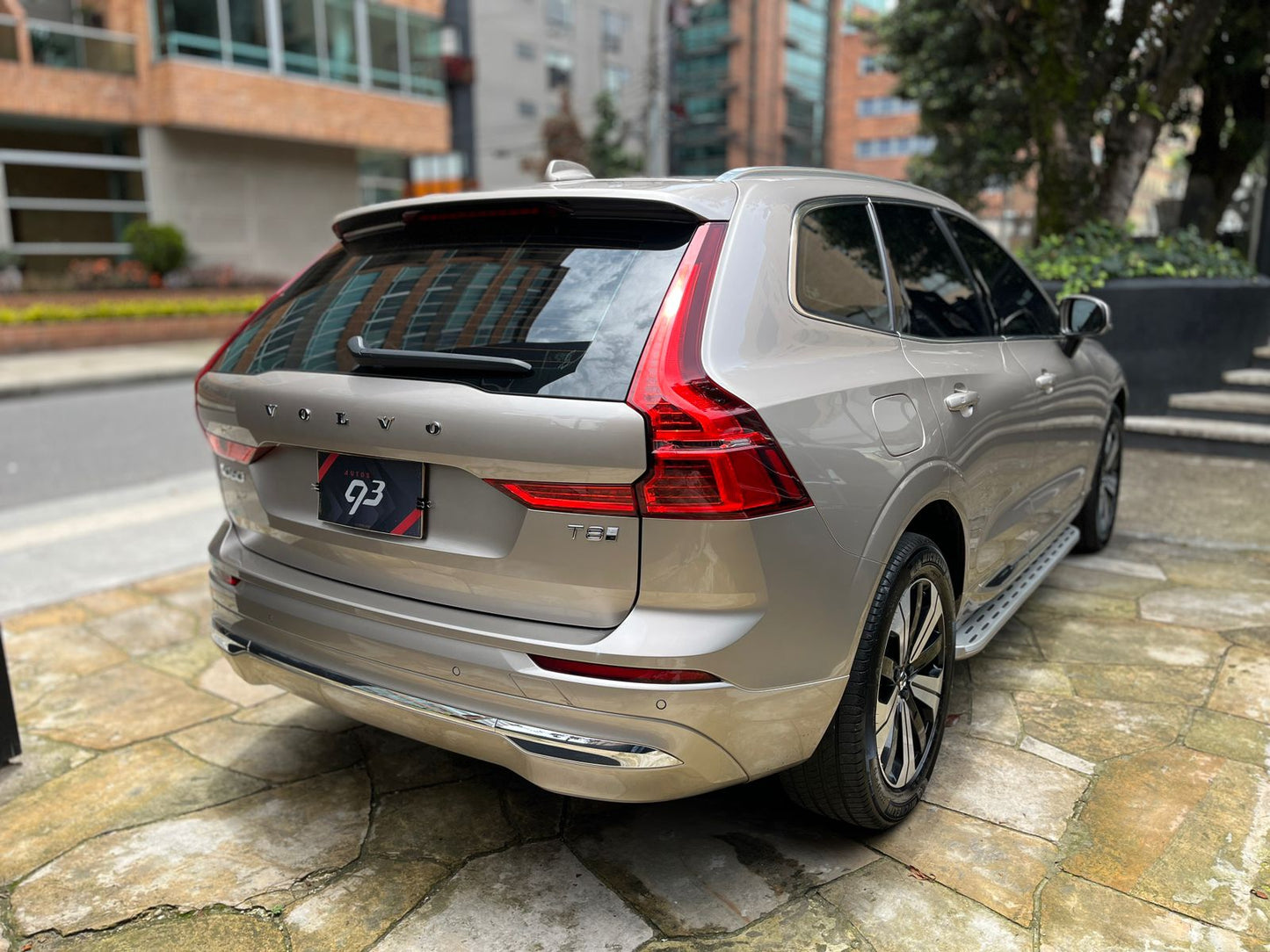 Volvo XC60 T8 Recharge Modelo 2025 - Autos 93