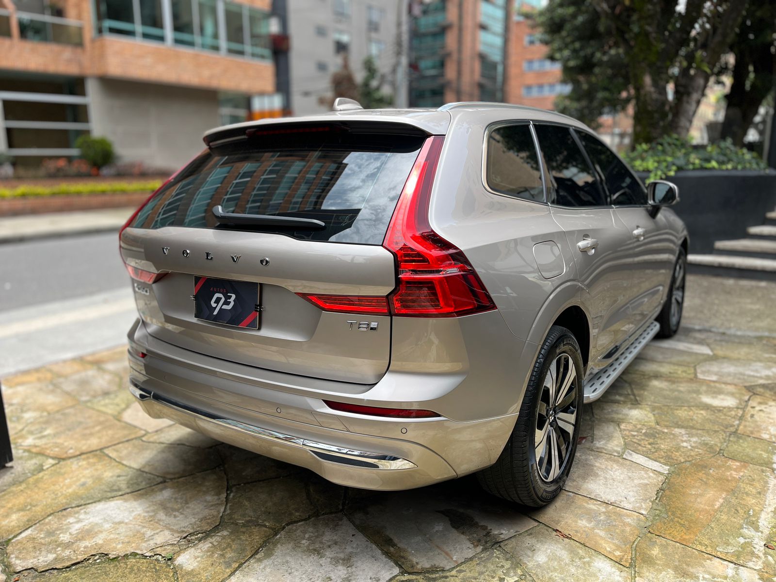Volvo XC60 T8 Recharge Modelo 2025 - Autos 93
