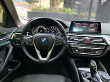 Cargar imagen en el visor de la galería, BMW 520I Modelo 2019
