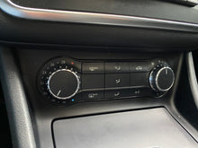 Cargar imagen en el visor de la galería, Mercedes-Benz GLA 200 Modelo 2016

