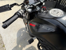 Cargar imagen en el visor de la galería, Ducati Monster Plus Modelo 2022 - Autos 93
