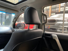 Cargar imagen en el visor de la galería, Toyota Prado TXL Modelo 2015
