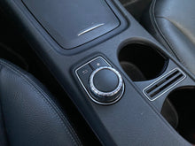Cargar imagen en el visor de la galería, Mercedes-Benz CLA 180 Modelo 2016
