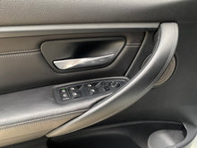 Cargar imagen en el visor de la galería, BMW M3 Sedán Modelo 2015
