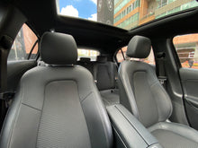 Cargar imagen en el visor de la galería, Mercedes-Benz A200 Hatchback Modelo 2020
