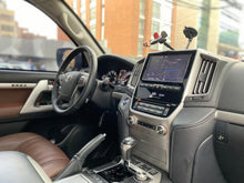 Cargar imagen en el visor de la galería, Toyota Land Cruiser 200 Modelo 2018
