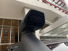 Cargar imagen en el visor de la galería, Toyota Tacoma TRD Pro Modelo 2020
