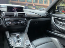 Cargar imagen en el visor de la galería, BMW M3 Sedán Modelo 2015
