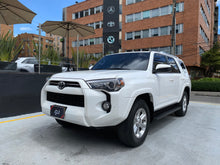 Cargar imagen en el visor de la galería, Toyota 4Runner SR5 Blindado Modelo 2021
