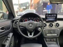Cargar imagen en el visor de la galería, Mercedes-Benz GLA 200 Modelo 2020
