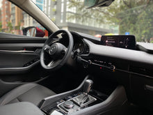 Cargar imagen en el visor de la galería, Mazda 3 Touring Híbrido Modelo 2025
