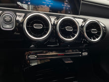 Cargar imagen en el visor de la galería, Mercedes-Benz A200 Sedan Modelo 2020
