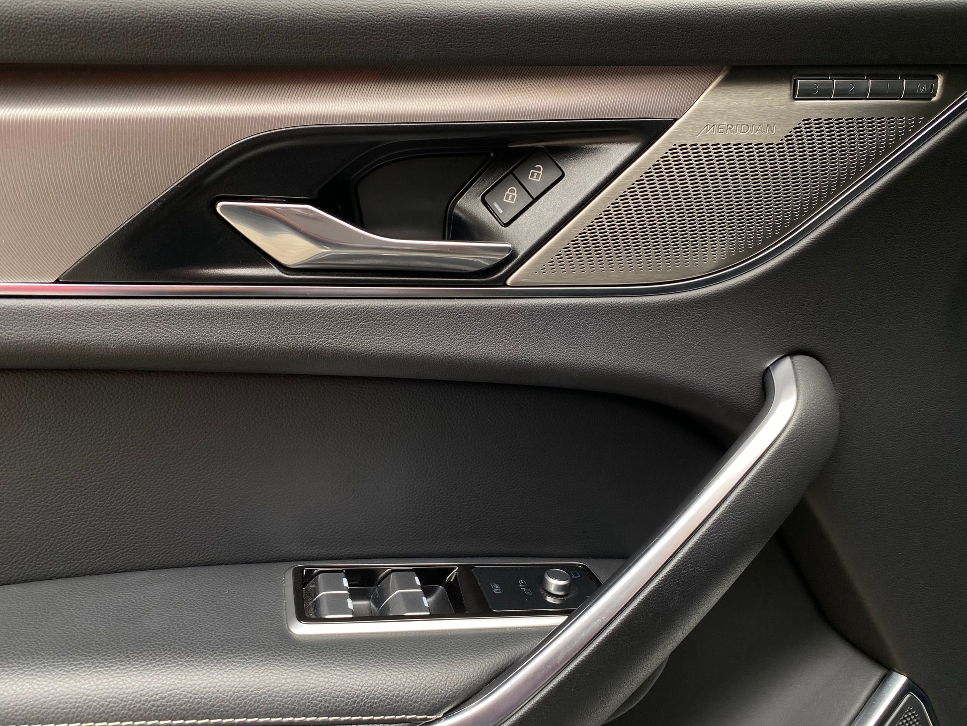Jaguar F Pace P400 Hibrida Modelo 2022 - Autos 93