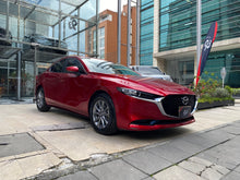 Cargar imagen en el visor de la galería, Mazda 3 Touring Híbrido Modelo 2025
