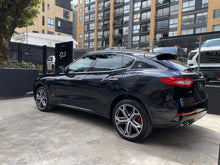 Cargar imagen en el visor de la galería, Maserati Levante SQ4 Granlusso Modelo 2019
