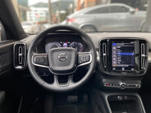 Cargar imagen en el visor de la galería, Volvo XC40 Momentum T4 Modelo 2020
